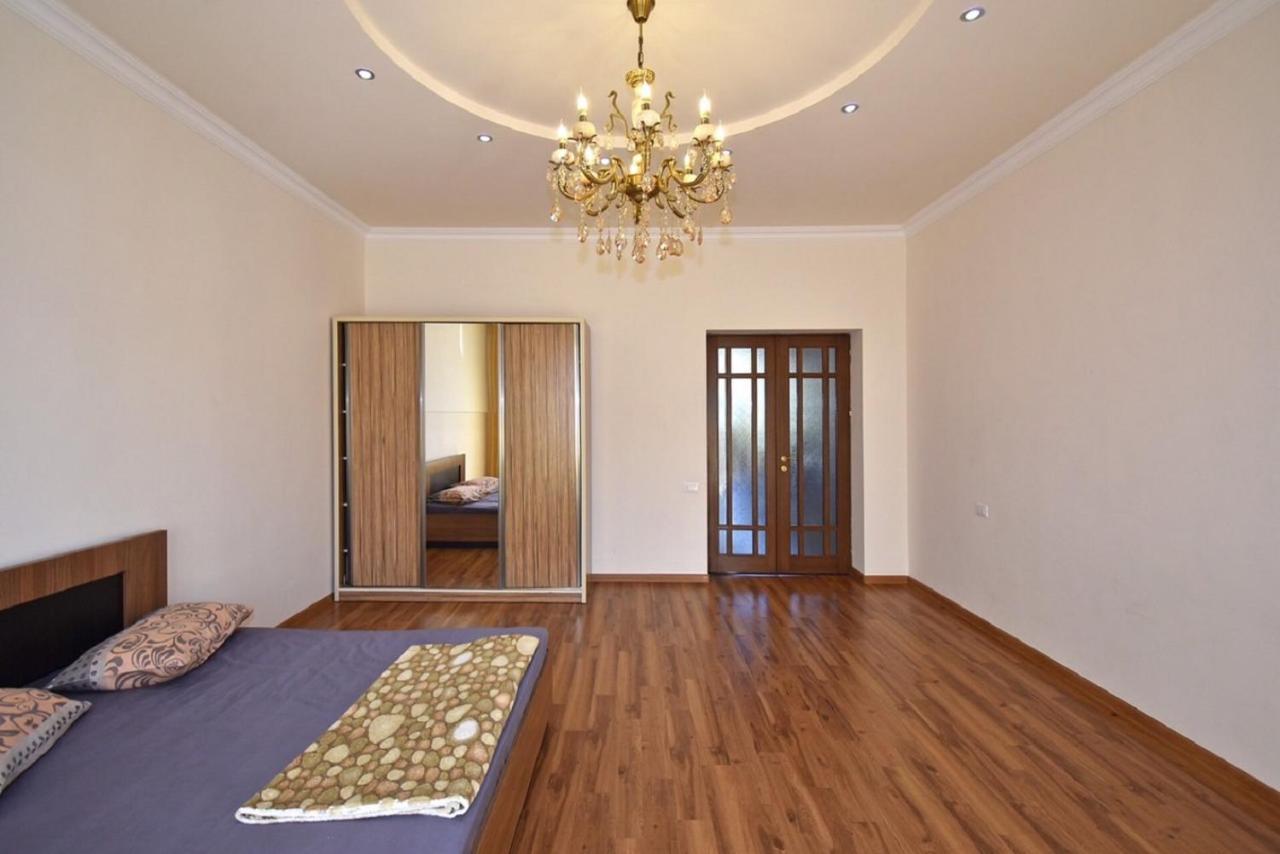 Tumanyan Street 3 Bedroom Deluxe Apartment With Large Balcony Tm662 Erywań Zewnętrze zdjęcie